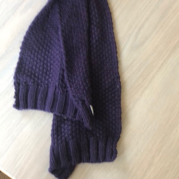 Calvin Klein scarf - Picture 3 of 3